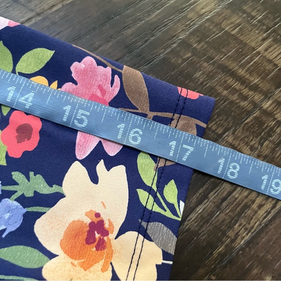 J. McLaughlin blue floral flowers Catalina cloth stretch blouse shirt medium - Picture 7 of 8